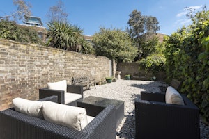 River Thames Retreat image 10