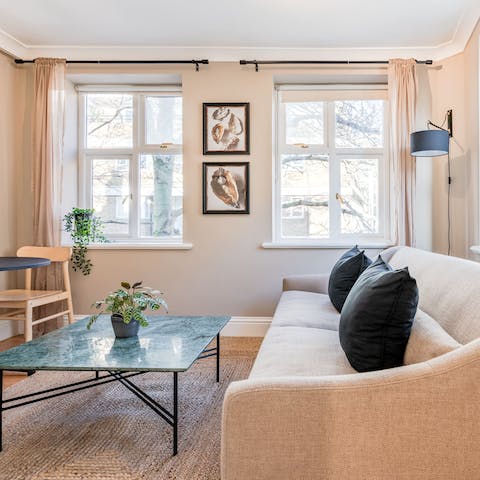 Unwind in the bright and stylish apartment in between sightseeing