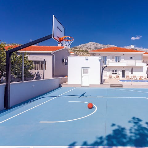 Basketball enthusiasts will love the backyard court overlooking the majestic mountains