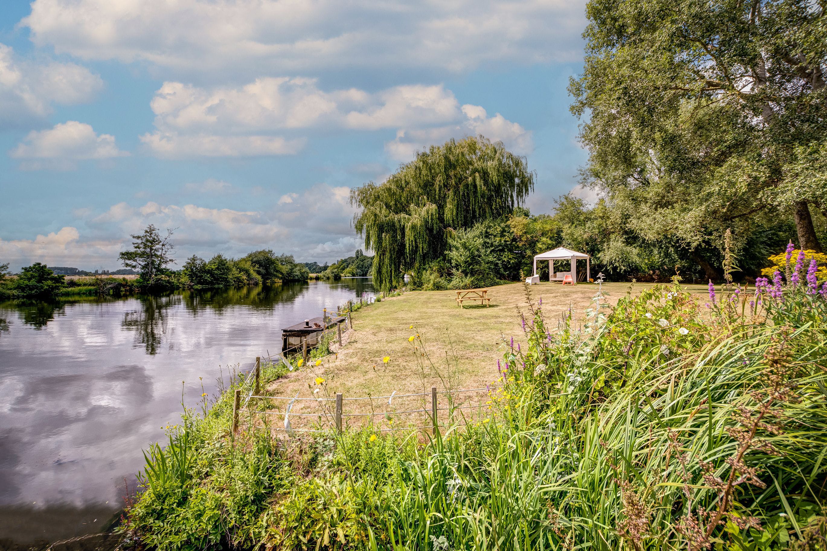 Flowing River, Oxfordshire, England | Plum Guide