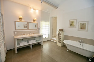 Rose Garden Villa image 5