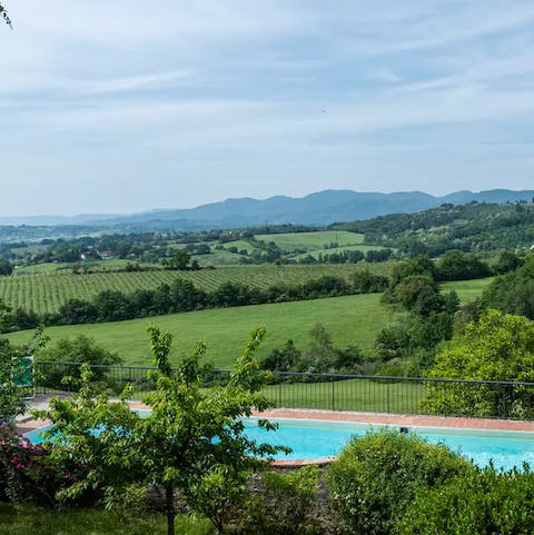 Enjoy the mesmerising views of the Tuscan countryside