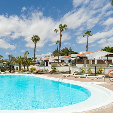 Spend a relaxing days by the communal pool or head to the beach 