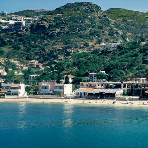 Enjoy a beach day at Agia Pelagia – just 1km away