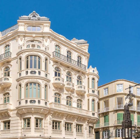Immerse yourself in the historic heart of Málaga from this beautiful penthouse
