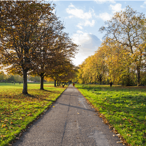 Take an morning stroll through leafy Hyde Park, just a ten-minute walk away