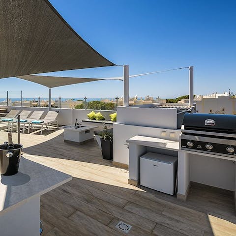 Spend the evening cooking and socialising on the roof terrace