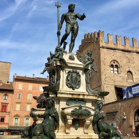 Stroll seven minutes to admire the Fontana del Nettuni 