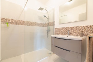 Cannes Hideaway image 9