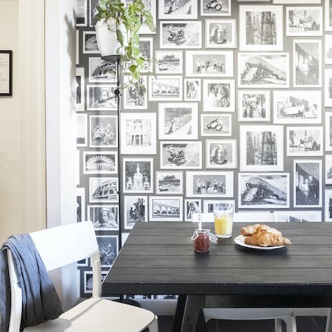 Sit down for breakfast in the dining area while taking in the photographic wallpaper prints 