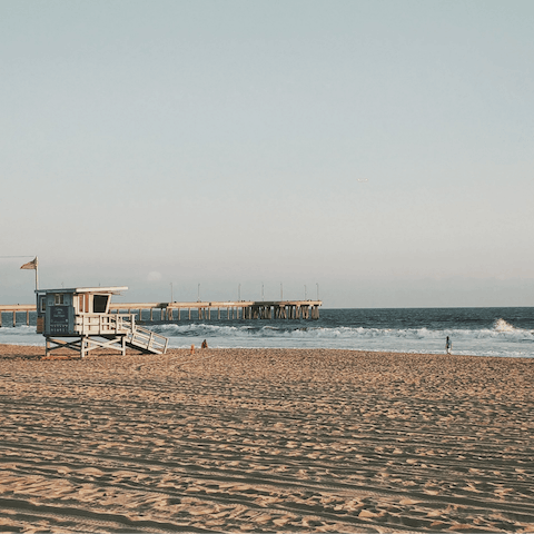 Stroll ten minutes to the golden sands of Venice Beach