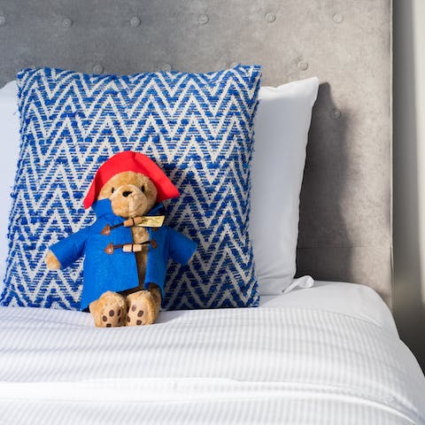 Watch the kids fall in love with the Paddington Bear-themed bedroom