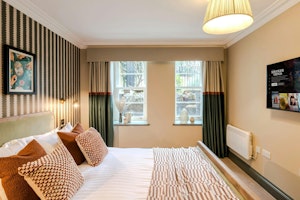 Clifton Rose image 5