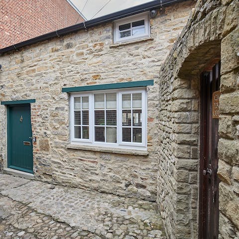 Stay in a traditional stone cottage in Richmond