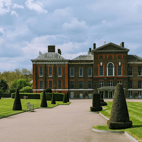 Head to nearby Kensington Gardens for a refreshing stroll 