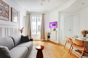 Parisian's Reverie image 2