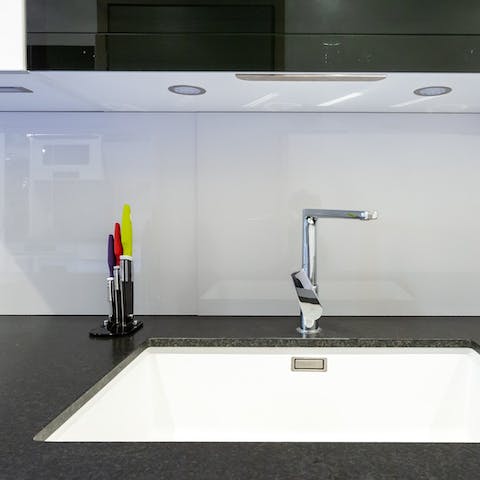Contemporary kitchen in sleek finishes