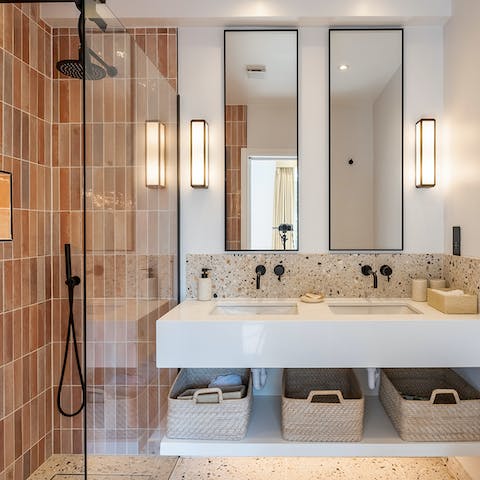 Get ready for a night out in London in the modern bathroom