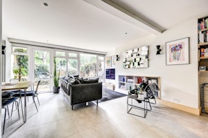 Oval Abode image 13