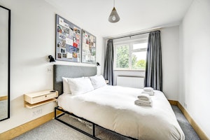 Oval Abode image 7