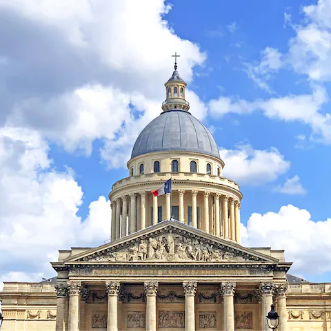 Find your way to the iconic Pantheon on foot or by public transport