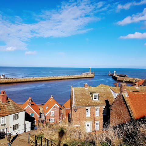 Make your way into the centre of Whitby in just ten minutes on foot