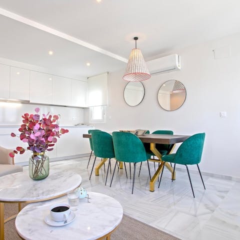 Discuss your daily itinerary over a local breakfast in the living area