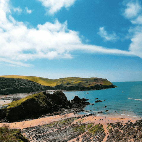 Stay on the sought after South Hams coast, four minutes' walk from the beach