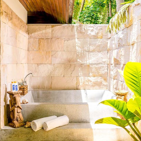 Unwind in the magical natural setting of the bath tub 