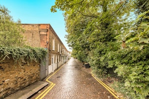 Cobblestones & Kensington image 13