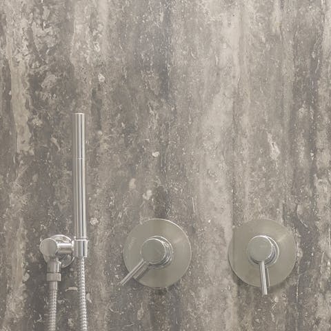 The stone finish in the shower