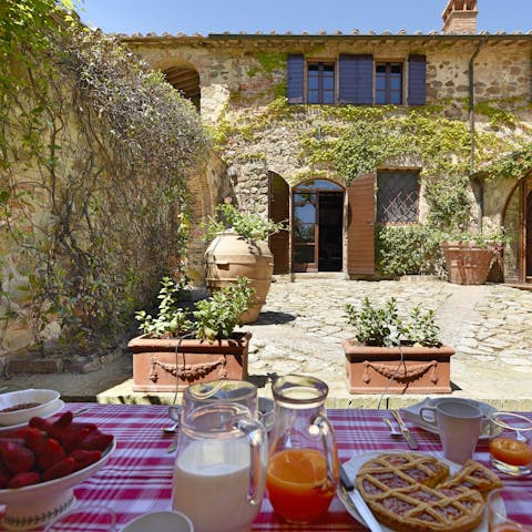 Share leisurely breakfasts in the courtyard