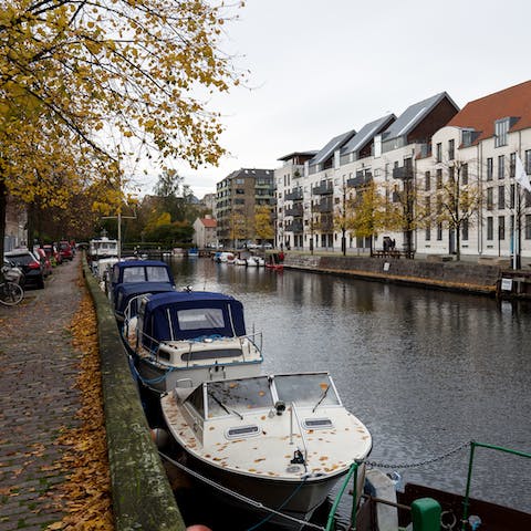 Stroll along the picturesque canals, only two minutes away 