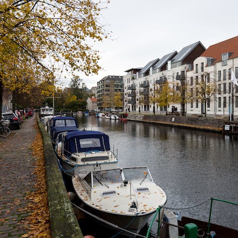 Stroll along the picturesque canals, only two minutes away