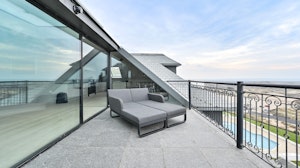 A Penthouse on the Shore image 3