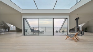 A Penthouse on the Shore image 1
