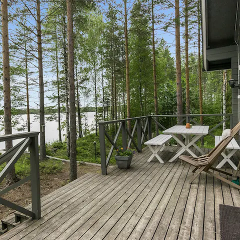 Savour lunch on the terrace, with views of the water in Ruokolahti