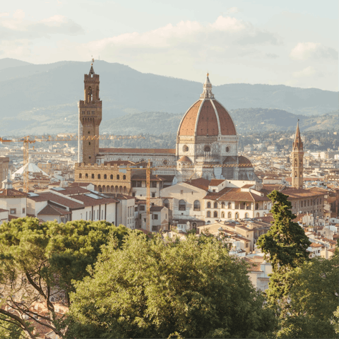 Explore Florence on foot – the Duomo is a twenty-minute walk away