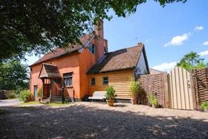 Tudor Romance image 6