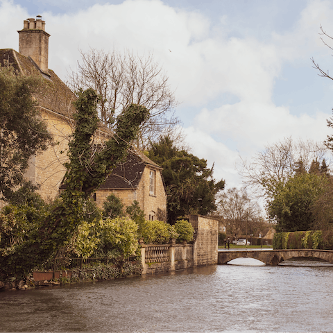Stroll along the river and across the pretty bridges in Bourton-on-the-Water
