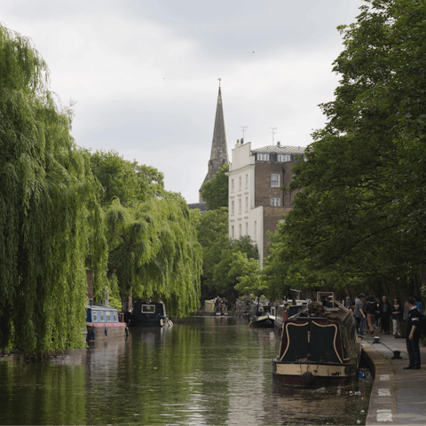 Take a morning stroll along Regent's Canal (seven minutes on foot )