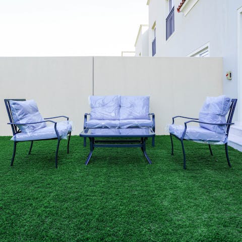 Get some fresh air while relaxing in the alfresco lounge area in the garden