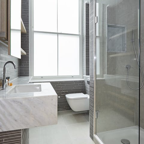 The sleek & contemporary bathroom