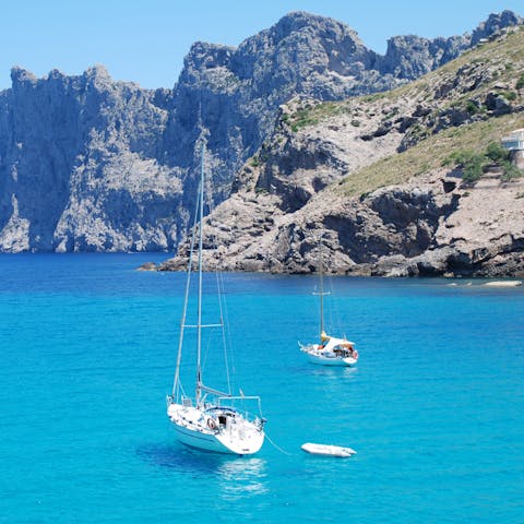 Enjoy your stay on Mallorca's picturesque north coast, with a sandy beach on your doorstep 