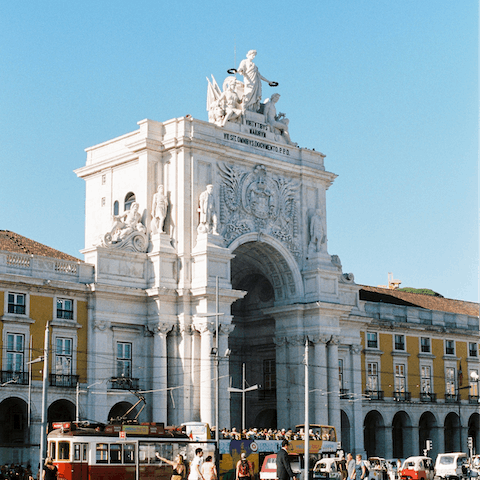 Catch the metro to the grand Praça do Comércio