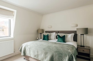 The Belgravia Set image 3