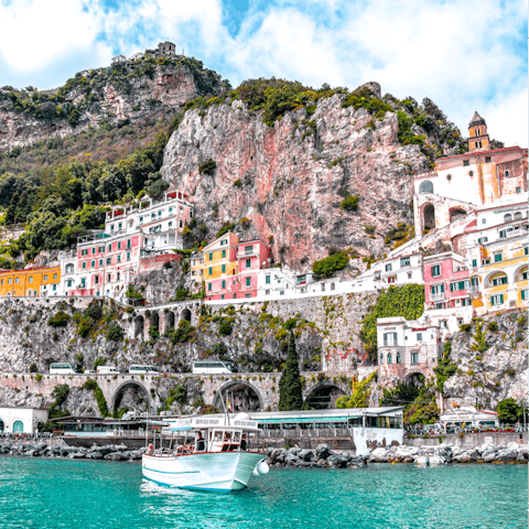 Discover the beauty of the Amalfi Coast with a boat trip