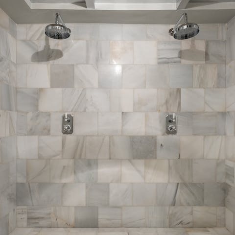 Relax in the luxurious double shower