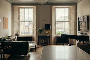 Royal Muse image 15