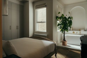 Royal Muse image 14